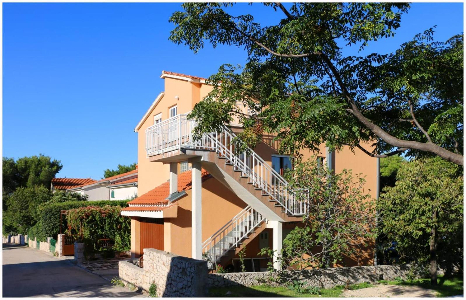 Apartments Bilo Near Primošten Quarto foto